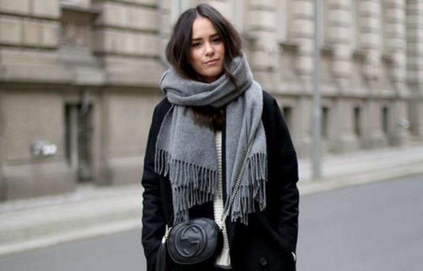 Как носить шарф осенью: 20 модных образов, которые нужно повторить в этом сезоне