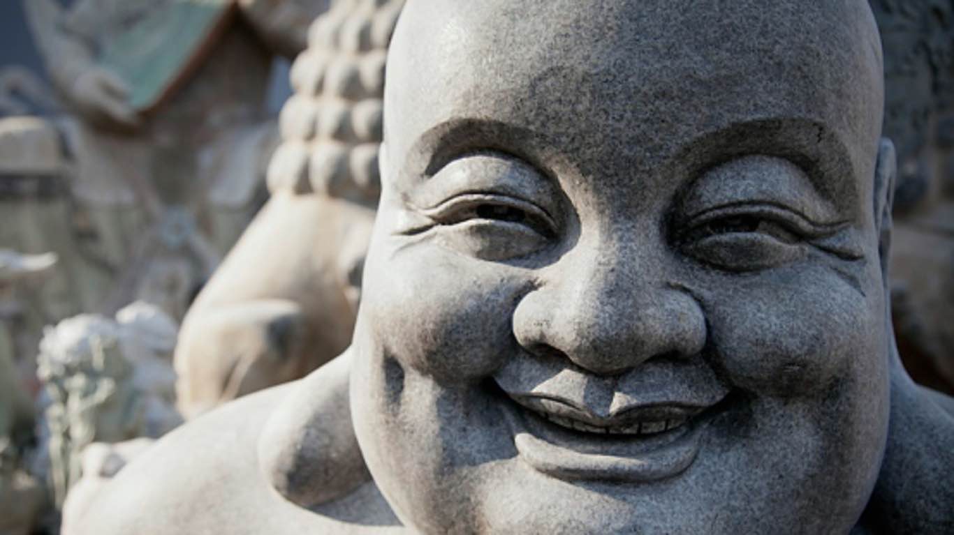 Статуя улыбающегося Будды